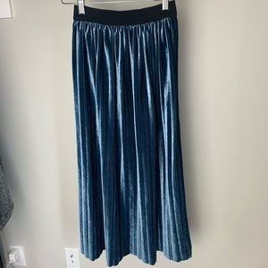 MODEL CITIZEN Accordion Blue Velvet Pleat Skirt XS